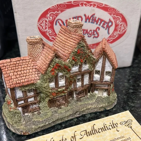 Lot 4 David Winter Cottages Collection signed arch Bothy apothecary’s shop spin - Picture 2 of 11